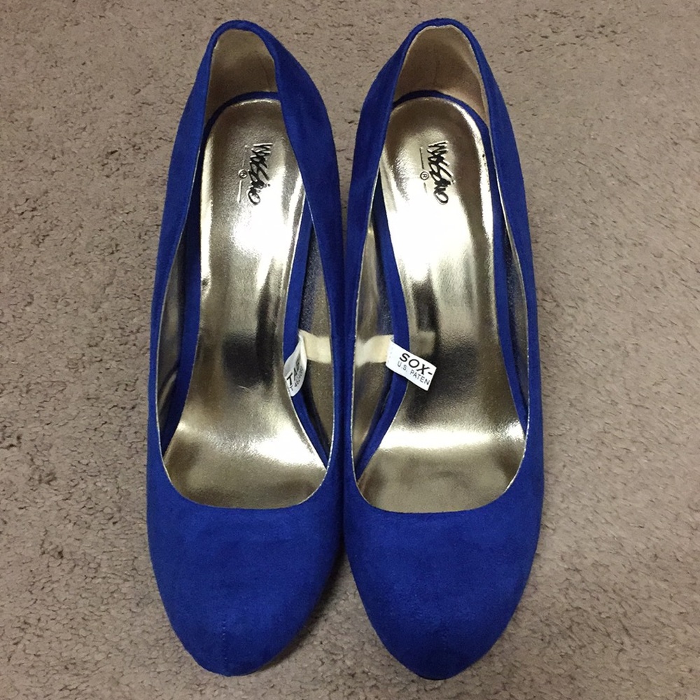 Mossimo blue pumps (Only worn once)